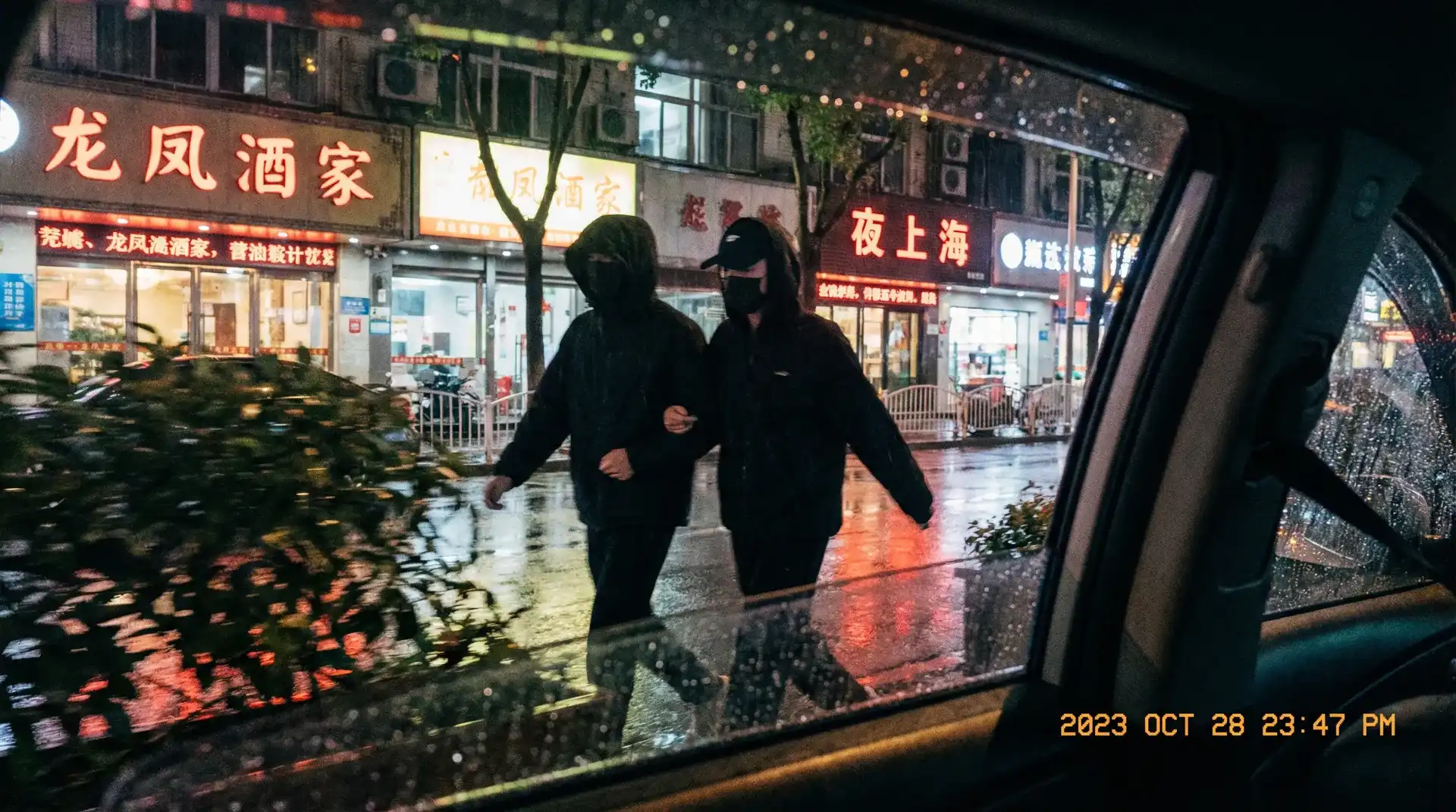 KB体育官网 - 顶流明星深夜密会现场抓拍照片